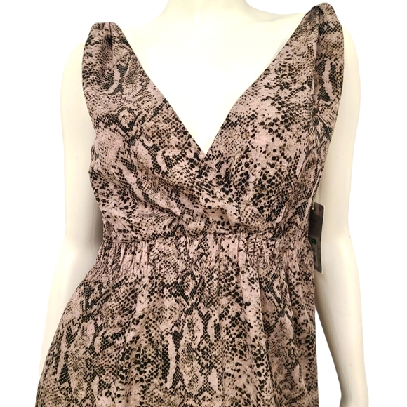 New with Tags Converse Pink Chiffon Dress size Medium - Picture 3 of 5